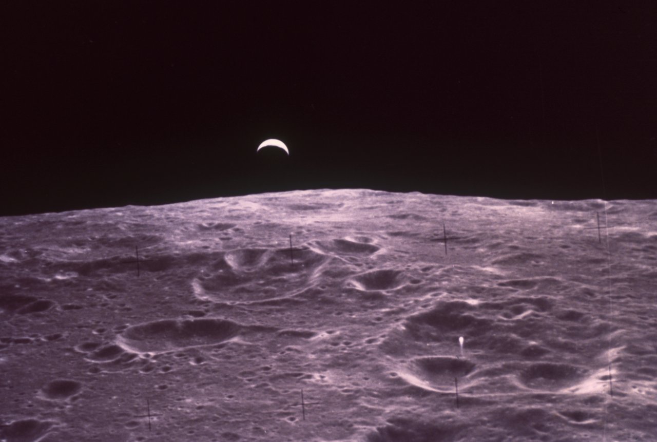 105 Apollo 12 Earthrise over the Moon -s